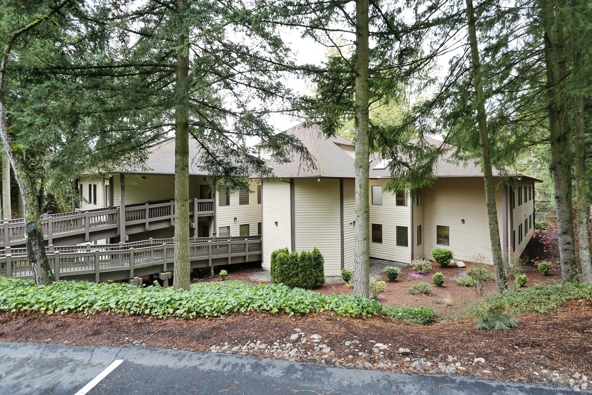 3805 108th Ave NE, Bellevue, WA for sale Primary Photo- Image 1 of 15