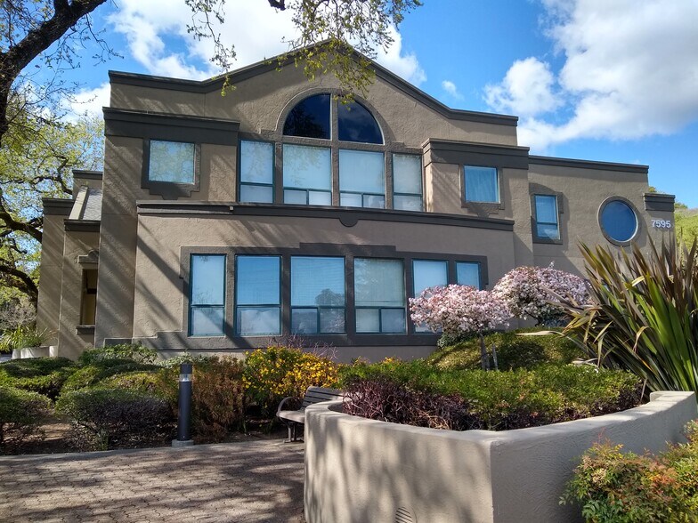 7599 Redwood Blvd, Novato, CA à louer - Photo du bâtiment - Image 2 de 10