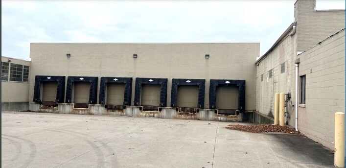 23330 Pinewood St, Warren, MI à vendre - Photo du bâtiment - Image 1 de 3