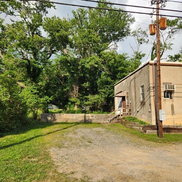 1150-1156 Sweeten Creek Rd, Asheville, NC for lease - Building Photo - Image 3 of 4