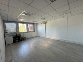 Flex in Aix-en-Provence for lease Interior Photo- Image 1 of 6