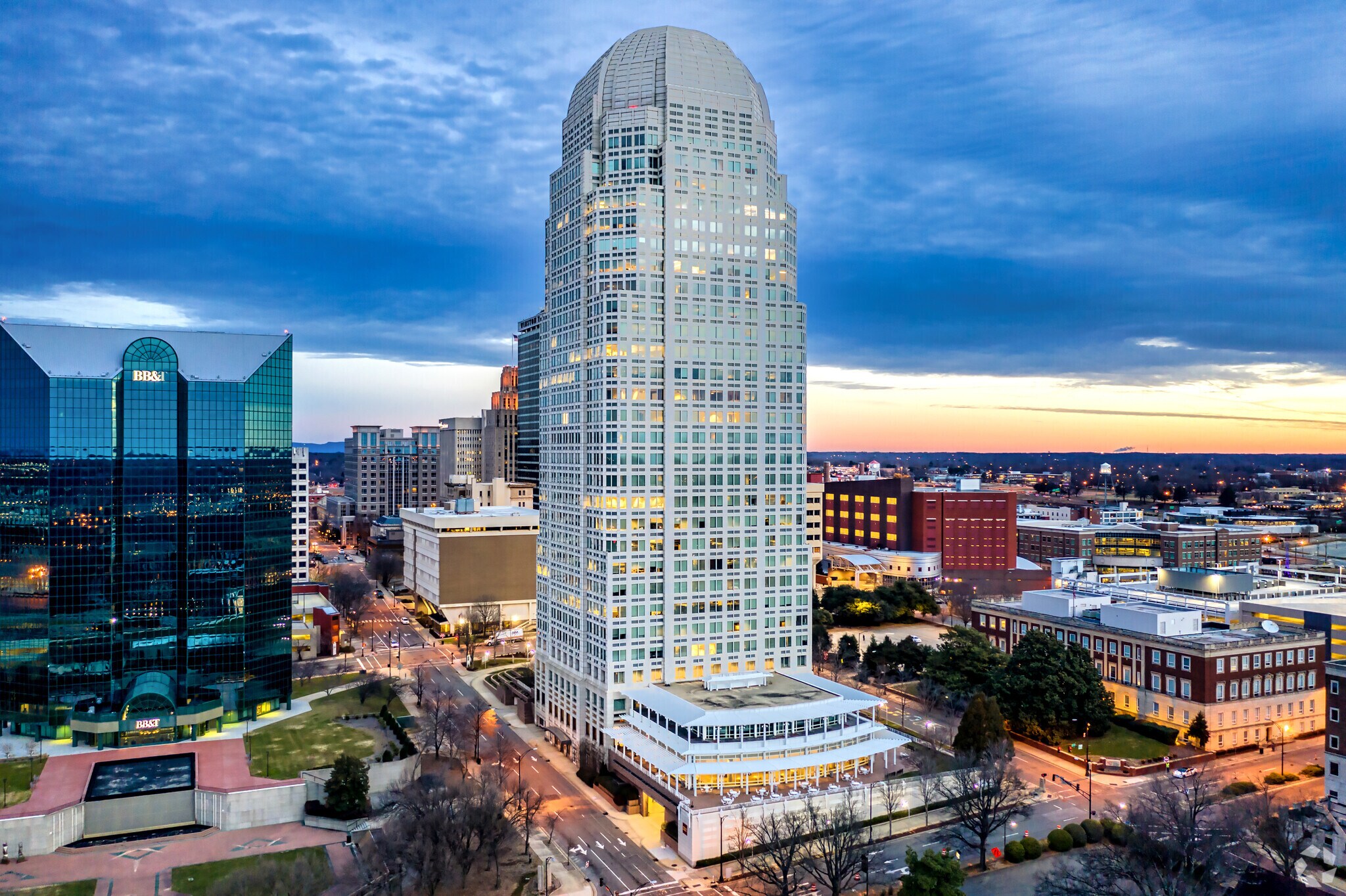 100 N Main St, Winston-Salem, NC à louer Photo du bâtiment- Image 1 de 10