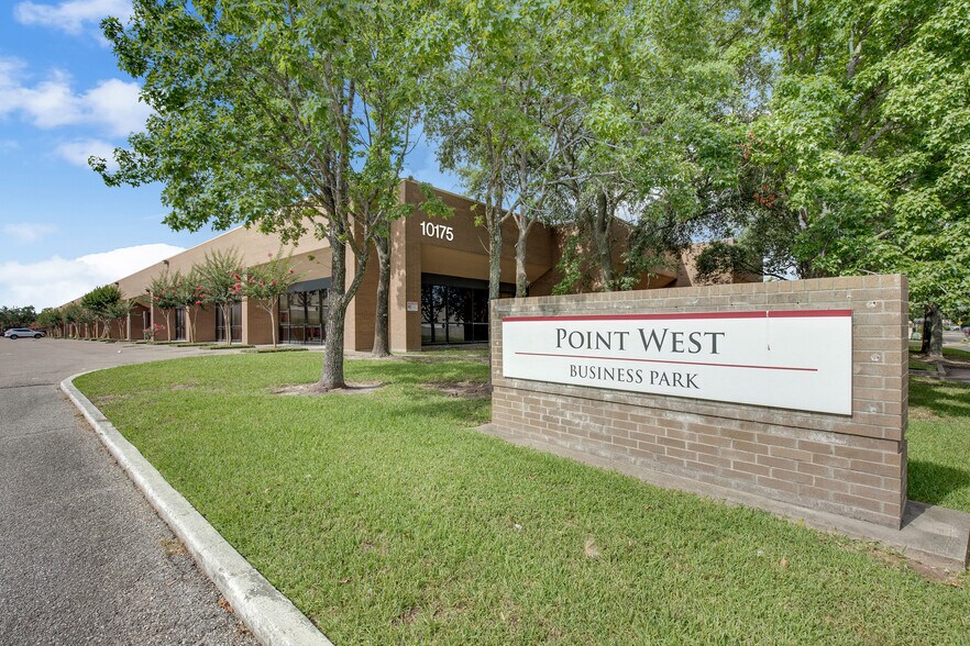 10161-10175 Harwin Dr, Houston, TX à louer - Photo du bâtiment - Image 3 de 10
