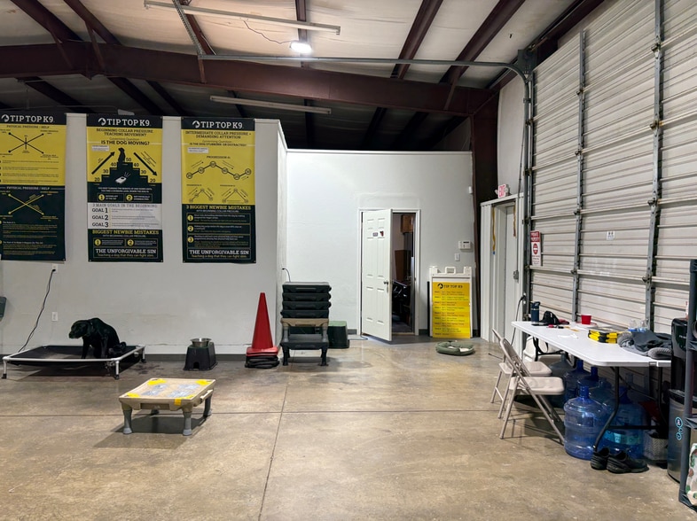 7412 NW 84th St, Oklahoma City, OK for sale - Interior Photo - Image 2 of 5