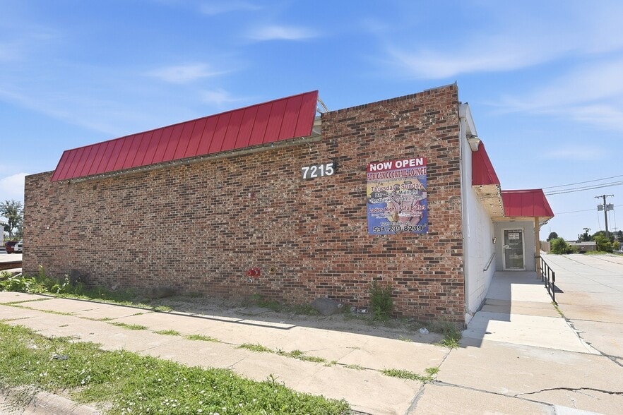 7215 Blondo St, Omaha, NE for sale - Building Photo - Image 3 of 13