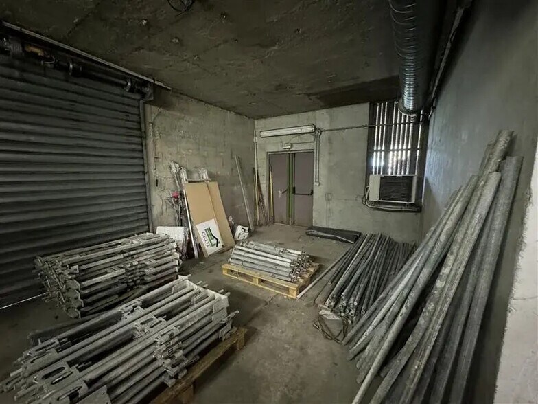 Flex in Croissy-Beaubourg for lease - Interior Photo - Image 2 of 6