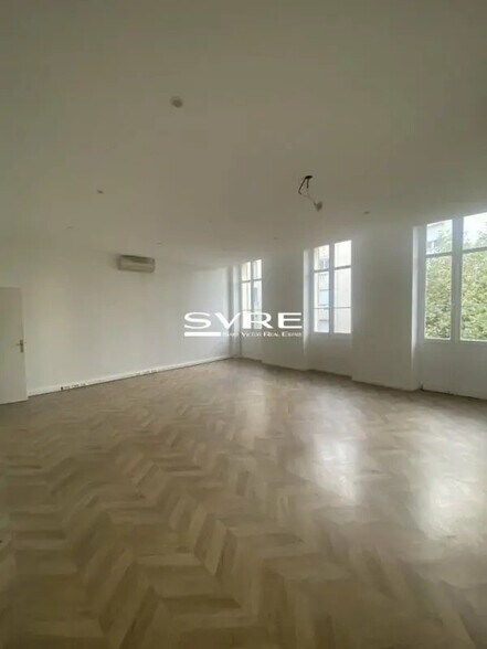 Office in Marseille for lease - Interior Photo - Image 3 of 9