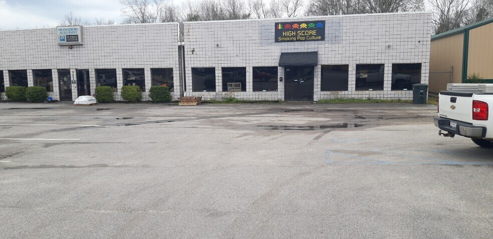 327 & 323 John C Calhoun Dr, Orangeburg, SC à vendre - Photo du bâtiment - Image 2 de 12