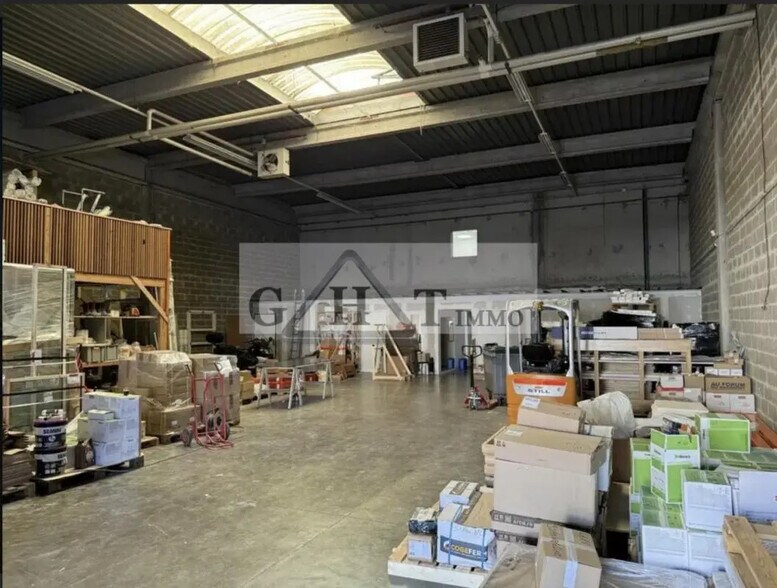 Office in Gennevilliers for lease - Interior Photo - Image 2 of 5