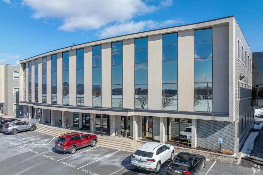 2101 N Front St, Harrisburg, PA à louer - Photo du bâtiment - Image 2 de 6