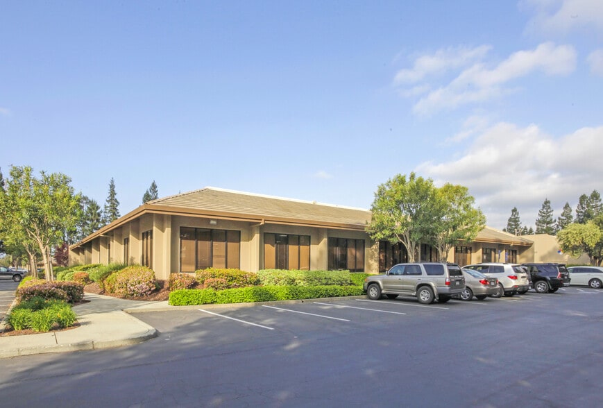 611-617 River Oaks Pky, San Jose, CA for lease - Building Photo - Image 1 of 14