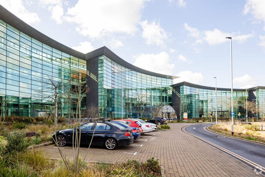 Basingstoke Rd, Reading for lease - Primary Photo - Image 1 of 21