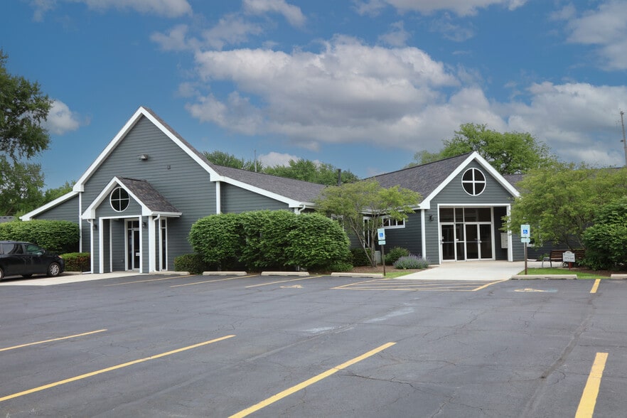 1605 W Wilson St, Batavia, IL for lease - Building Photo - Image 3 of 24