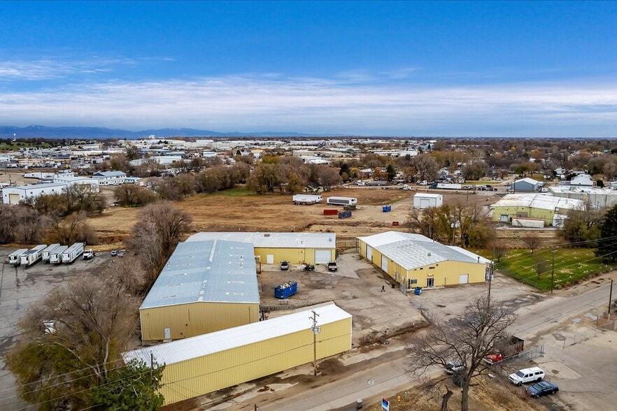 Madison Industrial Complex portfolio of 3 properties for sale on LoopNet.ca - Building Photo - Image 2 of 12