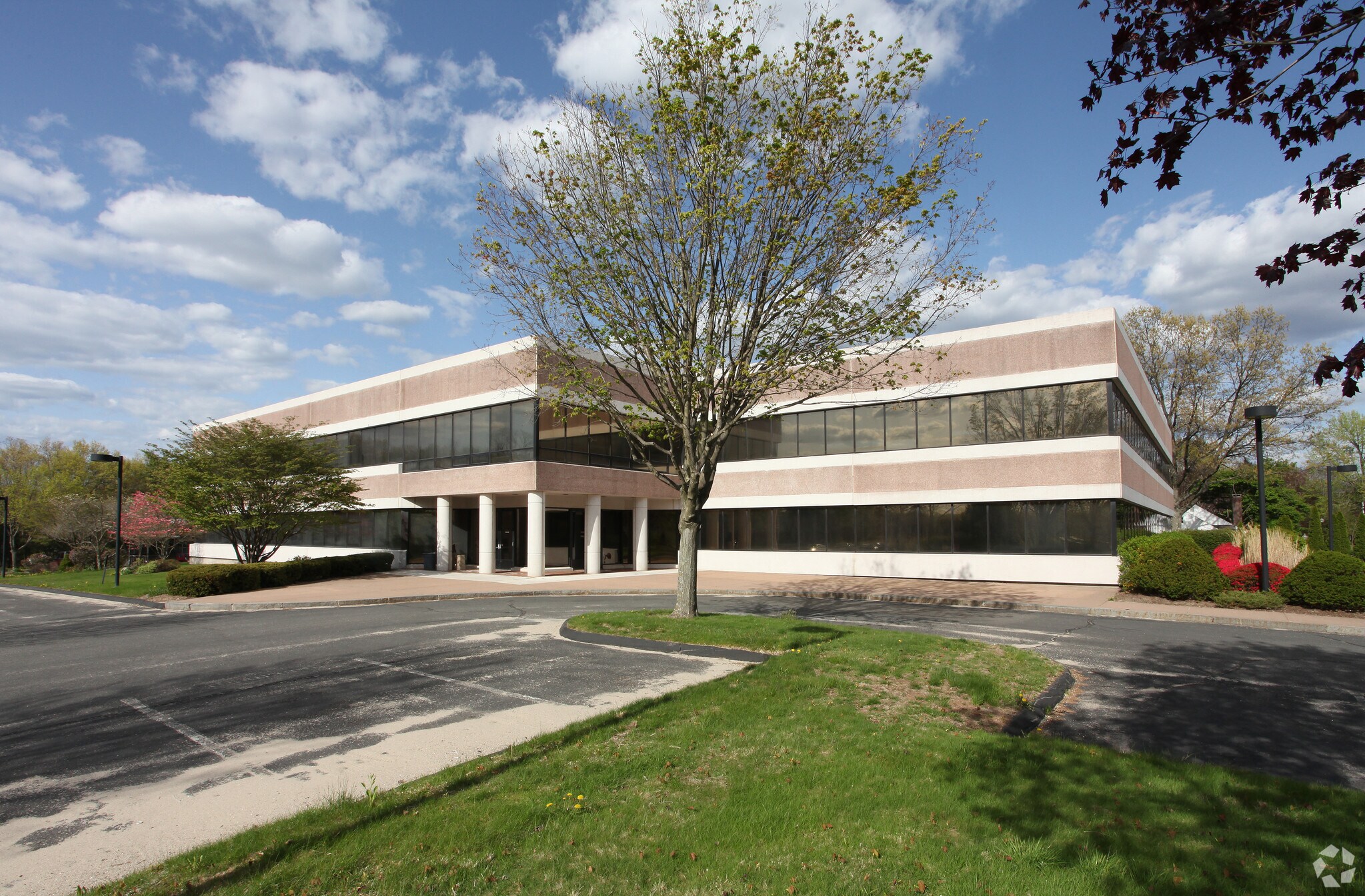 525 Brook St, Rocky Hill, CT à vendre Photo du bâtiment- Image 1 de 4