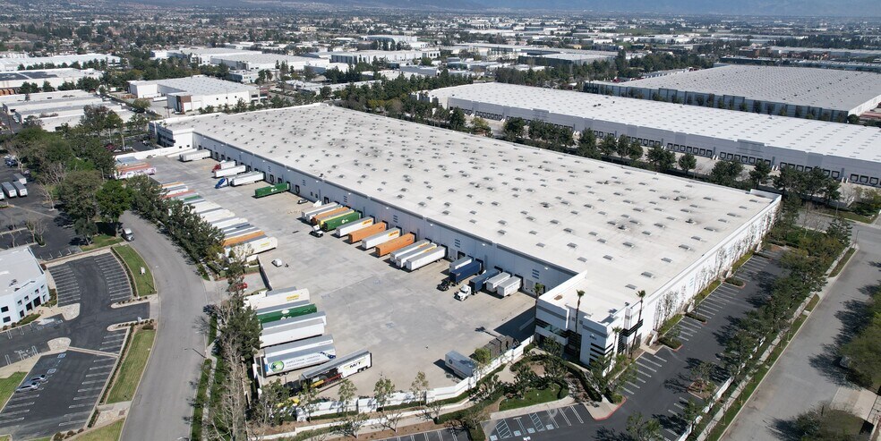 9363 Lucas Ranch Rd, Rancho Cucamonga, CA à louer - Aérien - Image 2 de 4