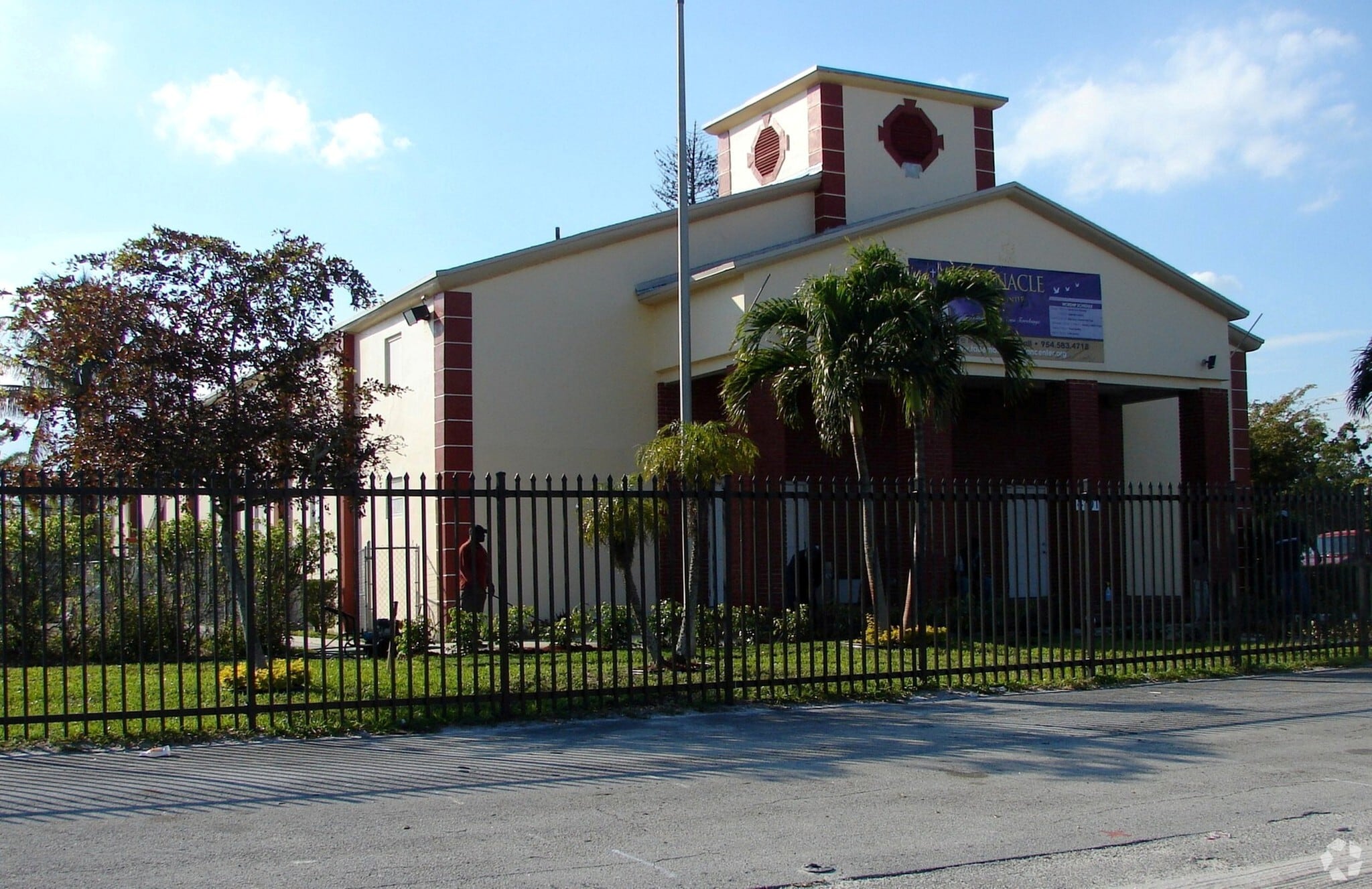 4101 SW 61st Ave, Davie, FL for sale Primary Photo- Image 1 of 3