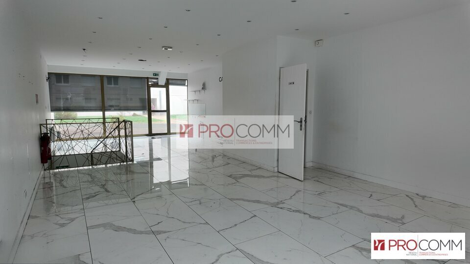 Retail in Chartres for lease - Interior Photo - Image 3 of 3