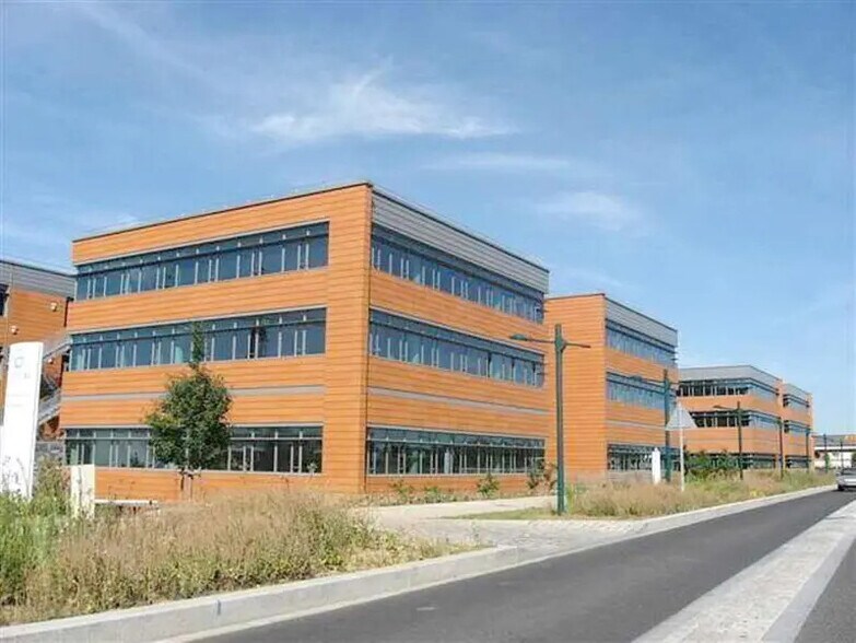 8 Avenue Des Louvresses, Gennevilliers à louer - Photo du bâtiment - Image 1 de 28