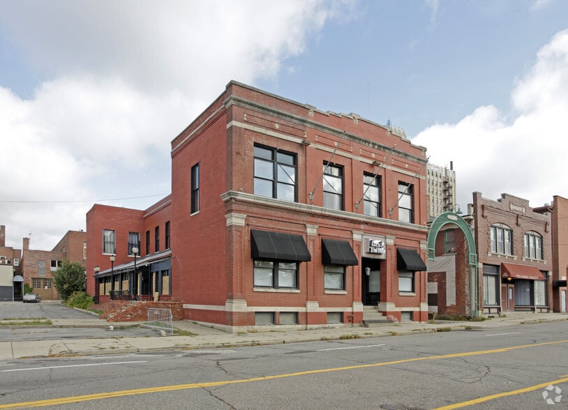 18 W Pike St, Pontiac, MI à louer - Photo du bâtiment - Image 1 de 4
