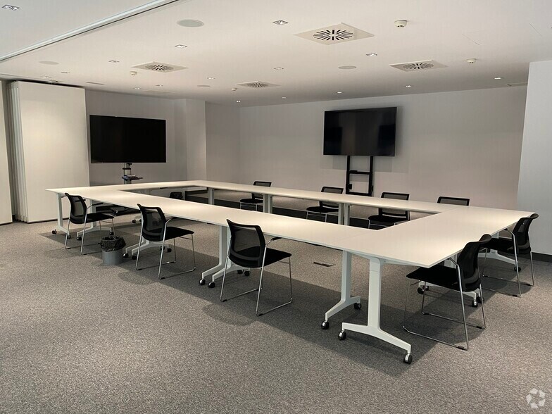 Calle Gobelas, 25, Madrid, Madrid à louer - Photo du bâtiment - Image 2 de 6