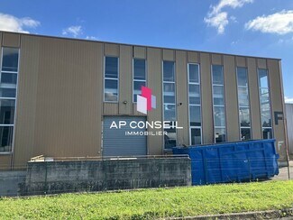 Plus de détails pour Local d'activités à louer