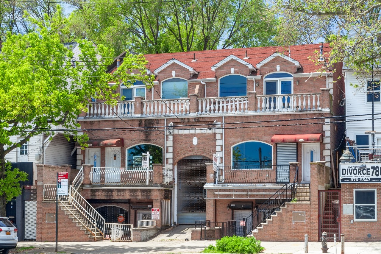 222-224 Bay St, Staten Island, NY à vendre Photo du bâtiment- Image 1 de 1