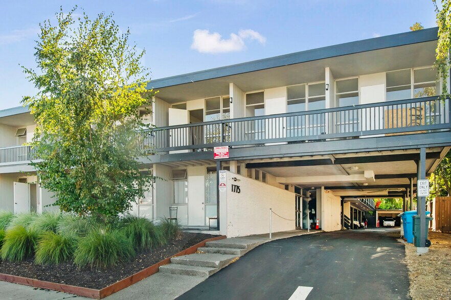 1775 Marco Polo Way, Burlingame, CA à vendre - Photo du bâtiment - Image 2 de 23