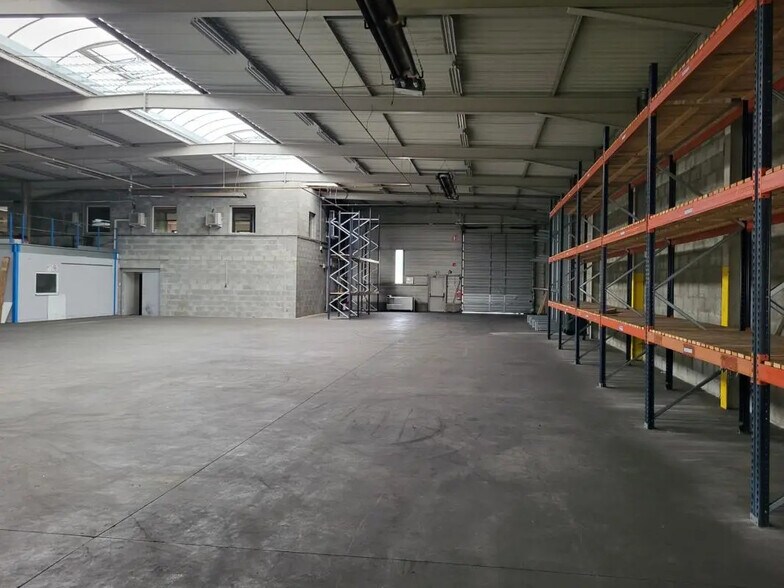 Flex in Genas for lease - Interior Photo - Image 3 of 7