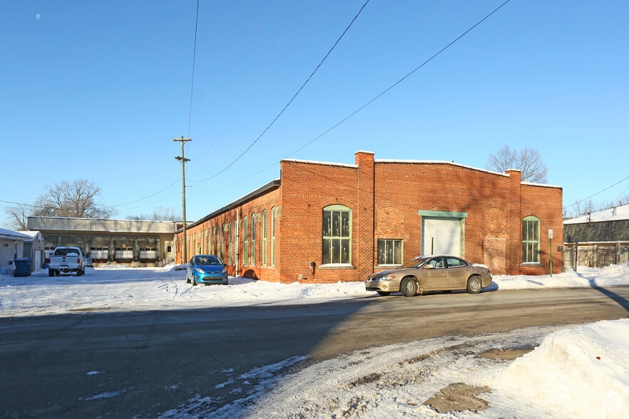 303-311 W Michigan Ave, Clinton, MI à vendre - Photo principale - Image 1 de 4