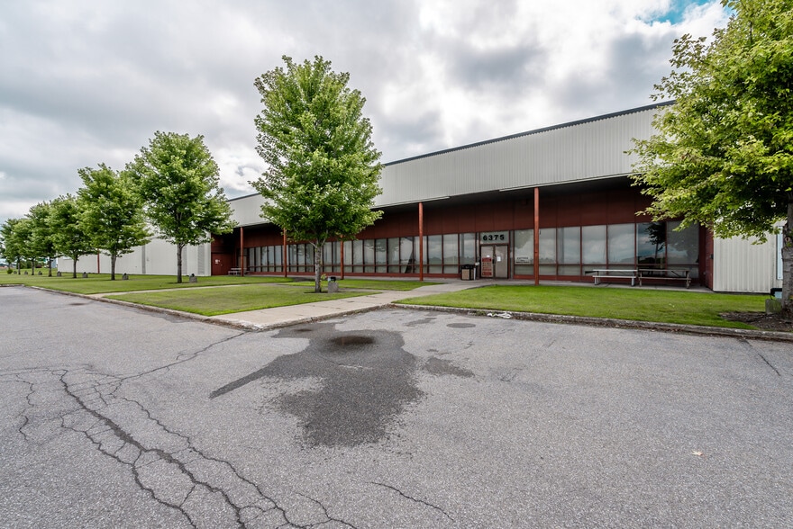 6375 Rue Picard, Saint-Hyacinthe, QC à louer - Photo du bâtiment - Image 2 de 9