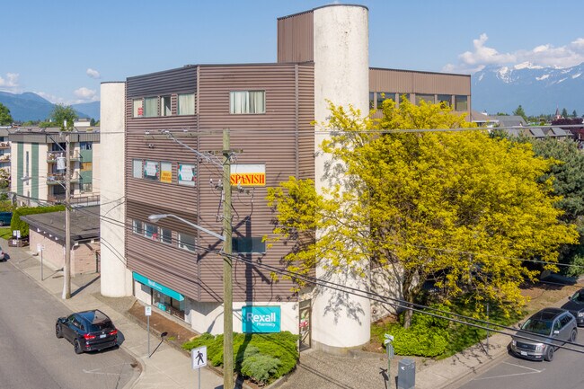 Plus de détails pour 9200 Mary St, Chilliwack, BC - Commerce de détail à vendre
