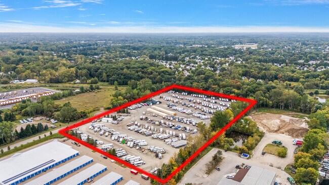 More details for 59120 Oasis Center Dr, South Lyon, MI - Specialty for Sale