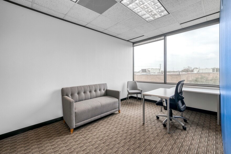 2357 Gus Thomasson Rd, Dallas, TX for lease - Building Photo - Image 3 of 11