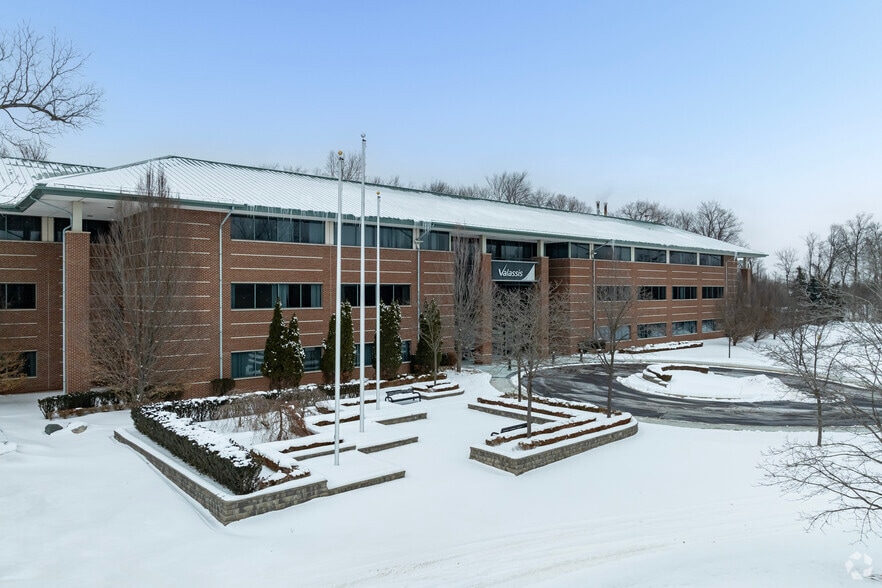 19975 Victor Pky, Livonia, MI à vendre - Photo principale - Image 1 de 5