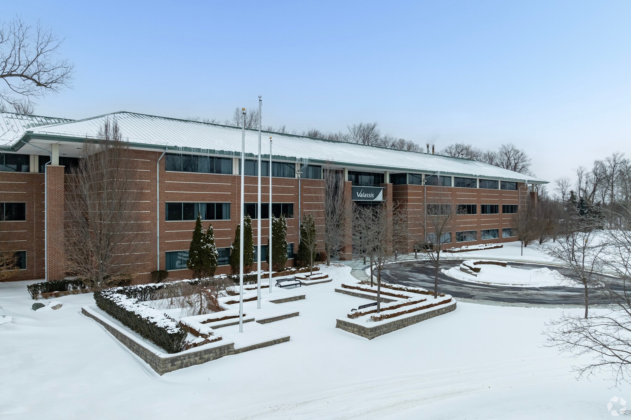 19975 Victor Pky, Livonia, MI for lease Primary Photo- Image 1 of 6