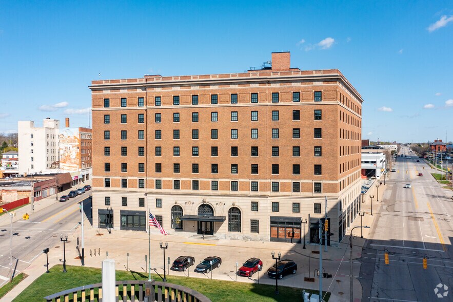 607 E 2nd Ave, Flint, MI à louer - Photo du bâtiment - Image 2 de 33