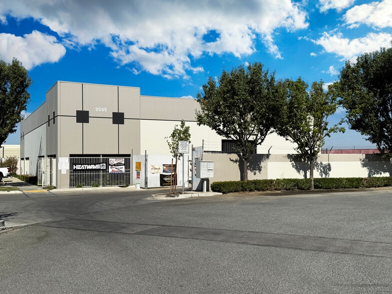 3441 Landco Dr, Bakersfield, CA for lease - Building Photo - Image 3 of 5