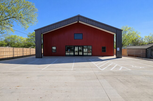 Plus de détails pour 708 Corry a Edwards Dr, Kennedale, TX - Commerce de détail à louer