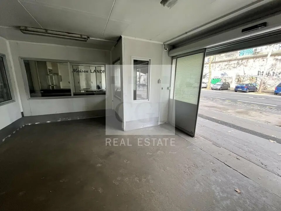 Multifamily in Lyon for sale Interior Photo- Image 1 of 13