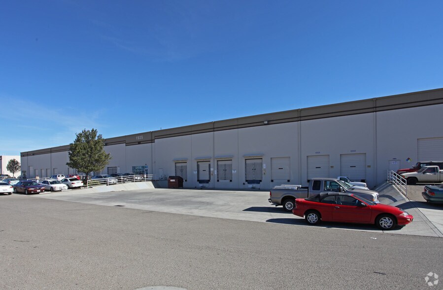 1925 N MacArthur Dr, Tracy, CA à louer - Photo du bâtiment - Image 2 de 3