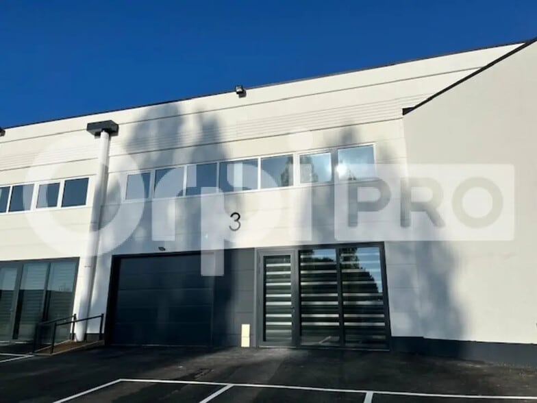 Flex in Fontenay-Trésigny for lease - Building Photo - Image 2 of 15