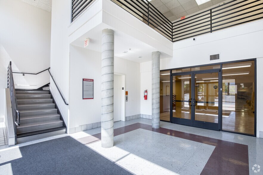 1745 Enterprise Dr, Fairfield, CA à louer - Hall d’entrée - Image 2 de 8