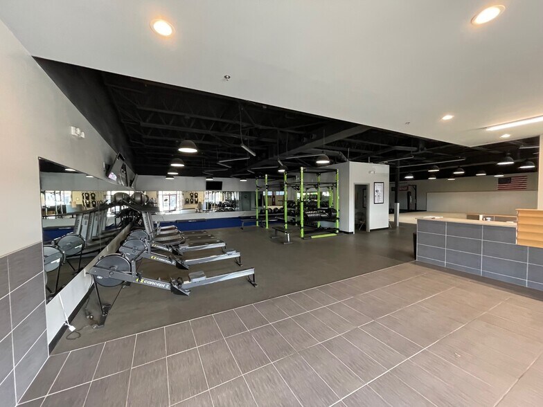 1802 N Jackson St, Tullahoma, TN à louer - Photo du bâtiment - Image 3 de 14