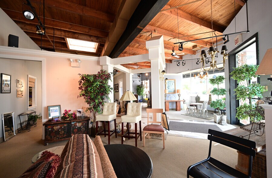 21180 Lorain Rd, Fairview Park, OH à vendre - Photo intérieure - Image 3 de 20