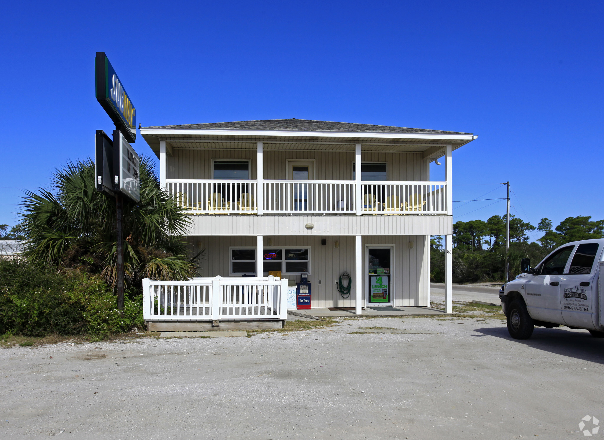 163 E Gulf Beach Dr, Saint George Island, FL à vendre Photo du bâtiment- Image 1 de 1