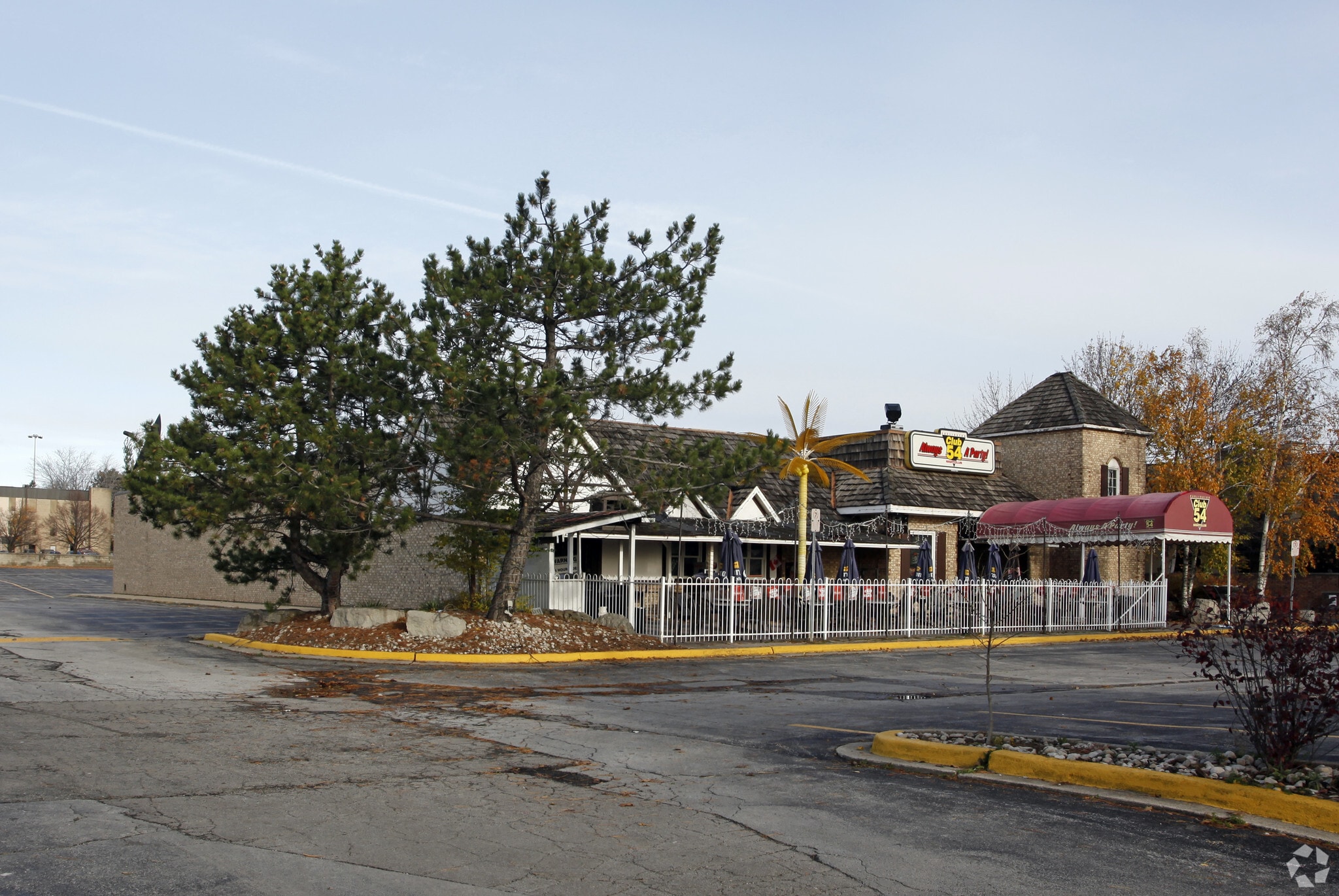 3345 Harvester Rd, Burlington, ON for sale Primary Photo- Image 1 of 9
