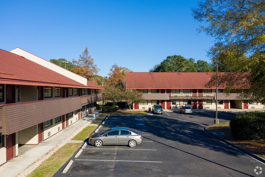 7480 Northwoods Blvd, Charleston, SC for sale - Building Photo - Image 3 of 13