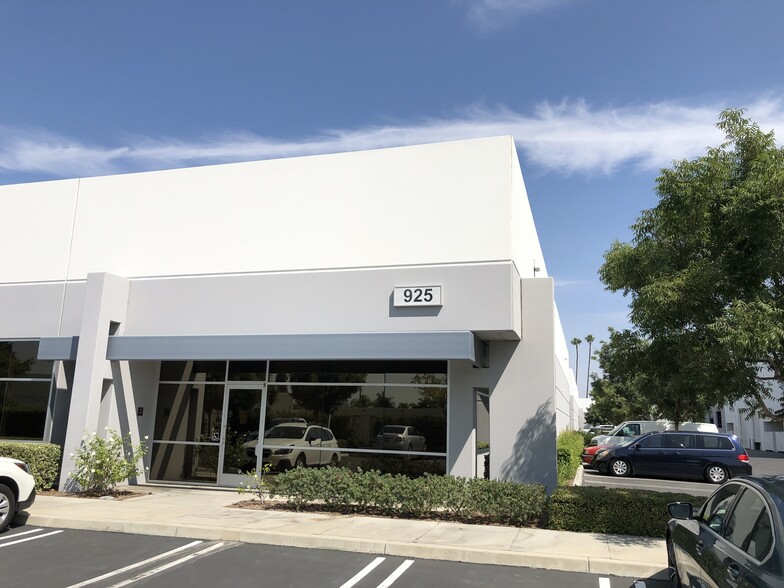 925 N Shepard St, Anaheim, CA for lease - Building Photo - Image 1 of 3