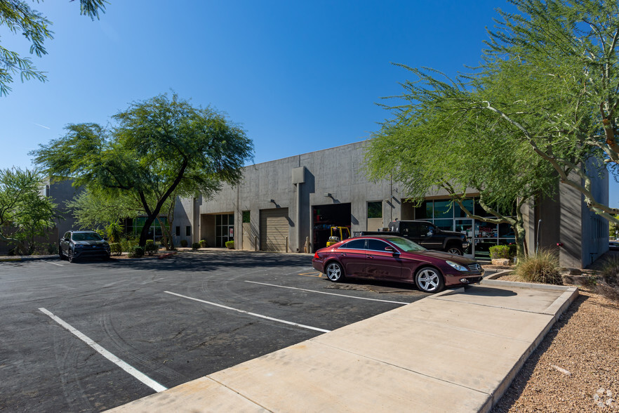 2001 W Lone Cactus Dr, Phoenix, AZ à vendre - Photo principale - Image 1 de 1